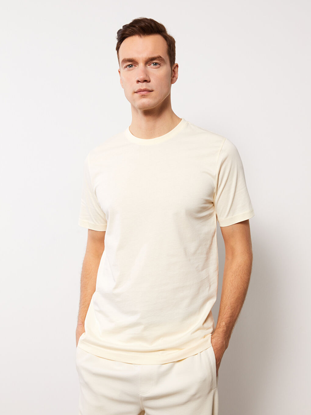 Футболка мужская из джерси с круглым вырезом