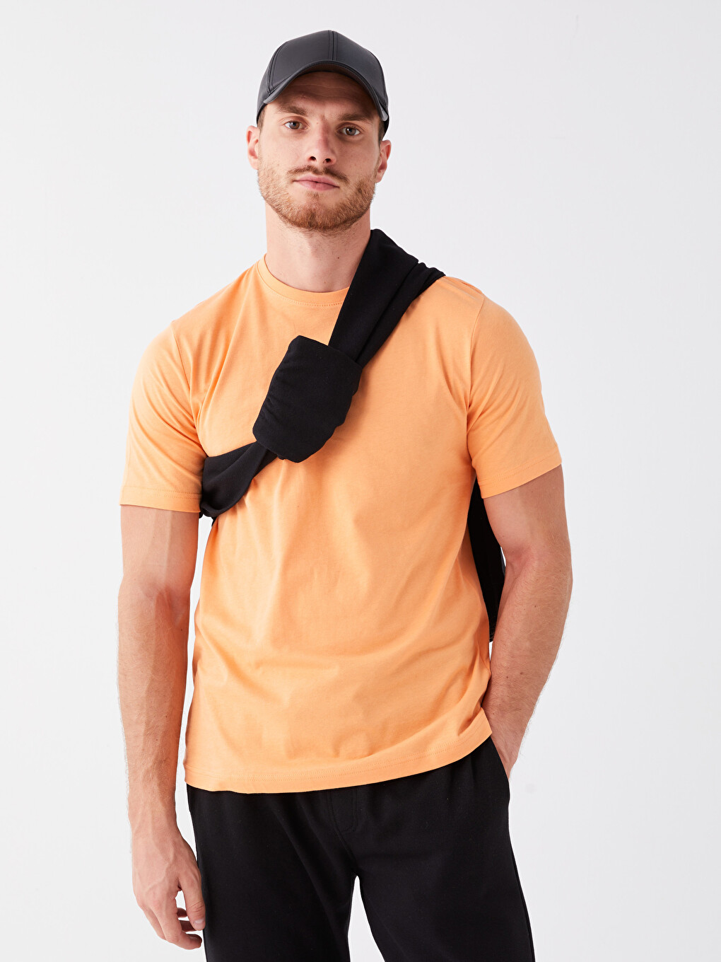 T-shirt Penje Me Jakë Të Rrumbullakët Për Burra