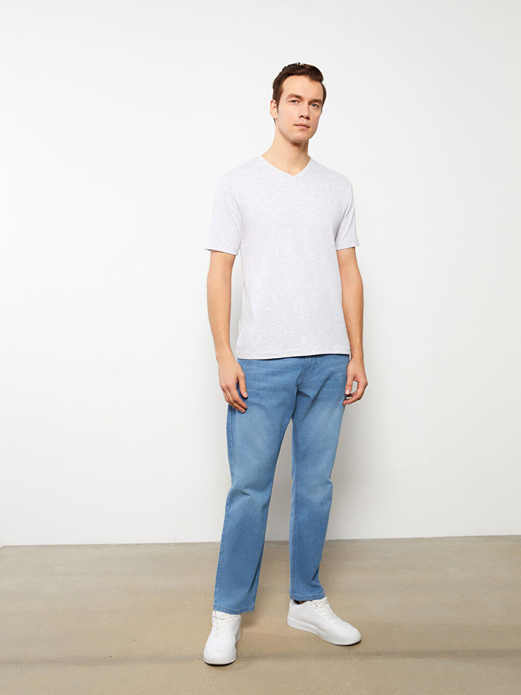 Футболка Мужская с V-образным вырезом и коротким рукавом из базового чесаного хлопка-2