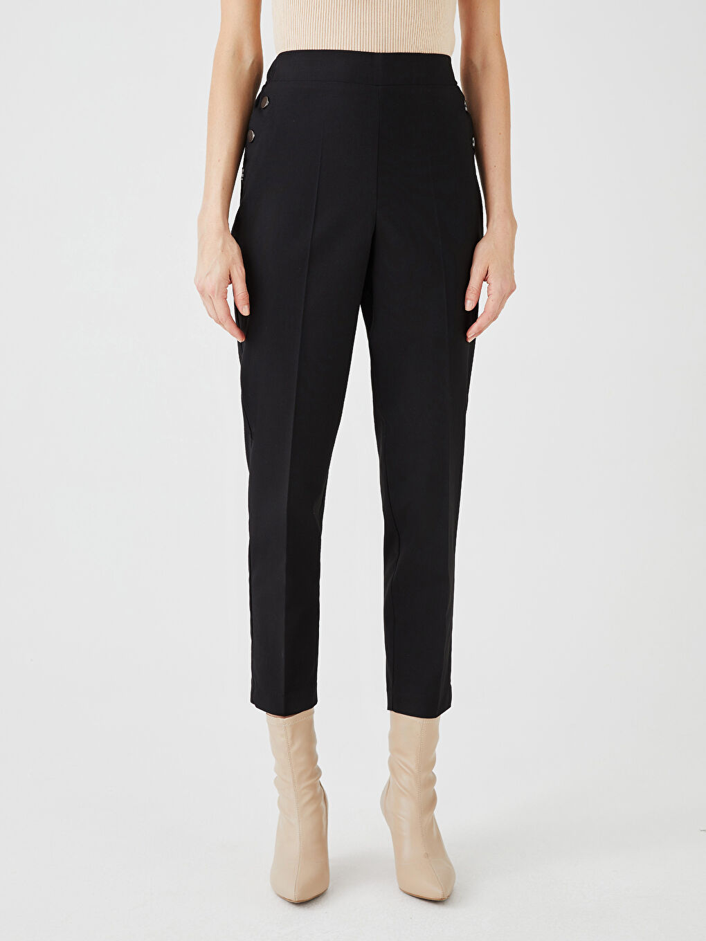 LC Waikiki CRNA Pantalone Žena -S30137Z8-CVL
