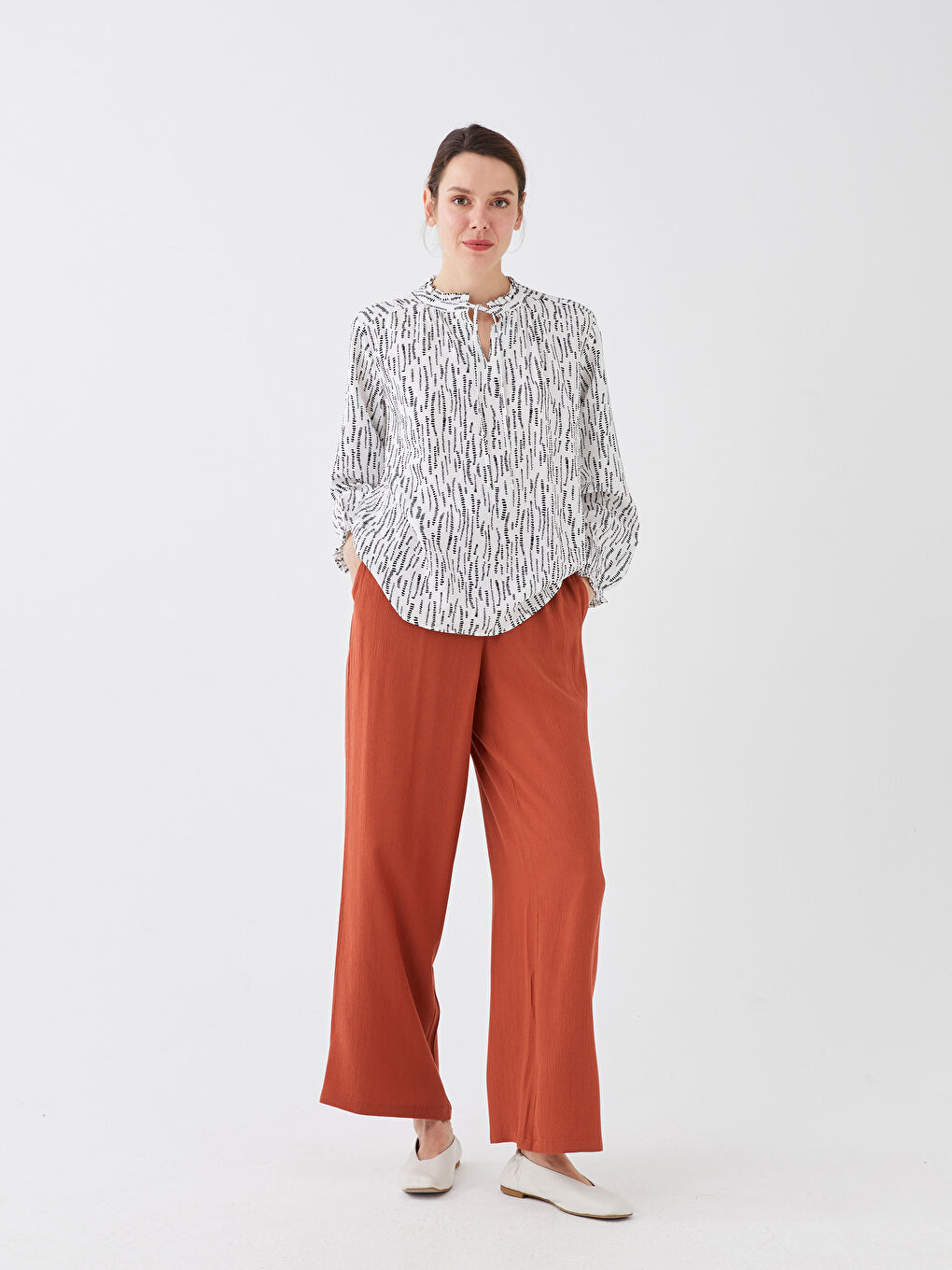 Elastic Waist Comfortable Fit Straight Crinkled Women's Trousers-1