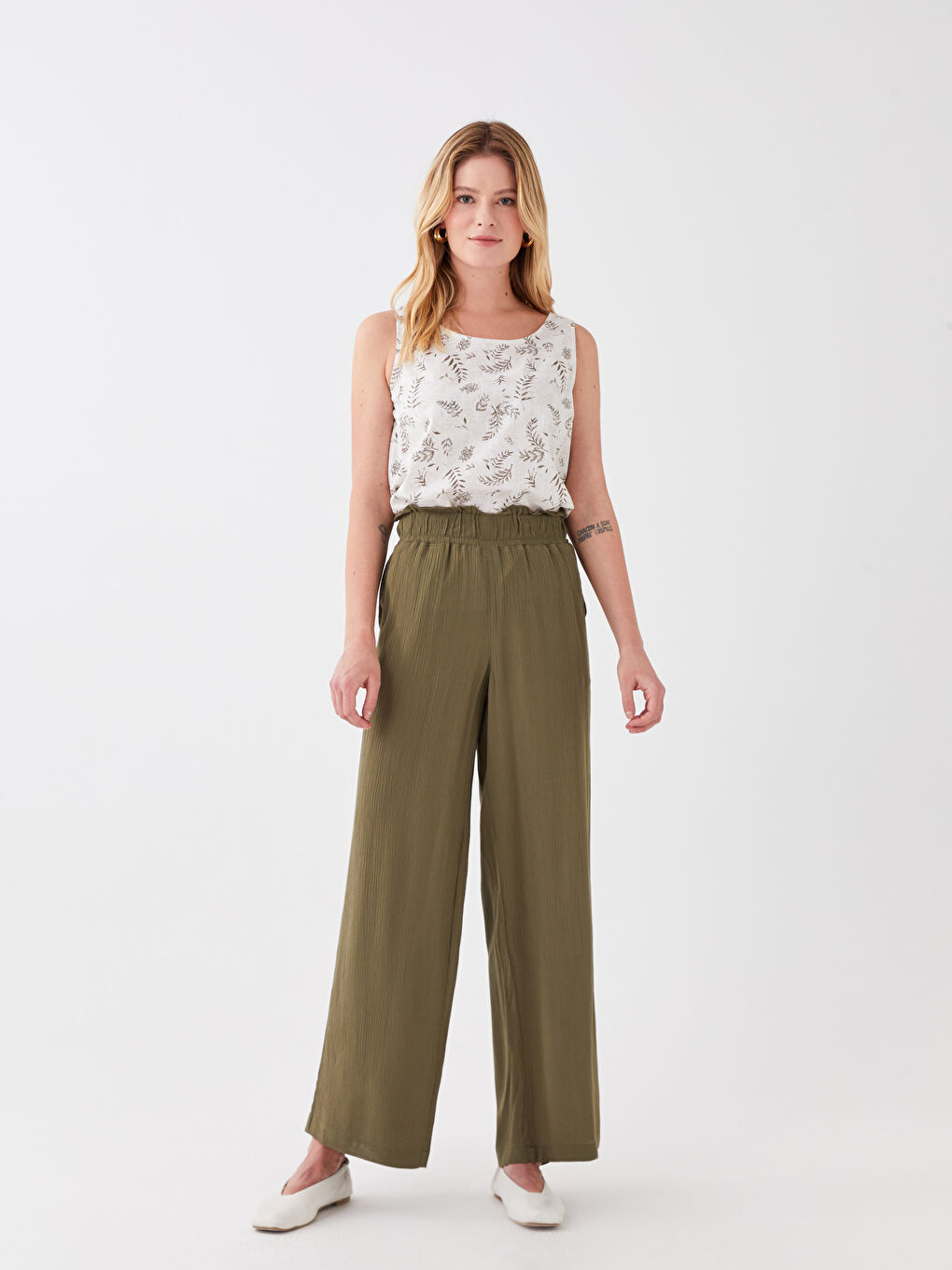Haki Beli Lastikli Rahat Kalıp Düz Krinkle Kadın Pantolon-1