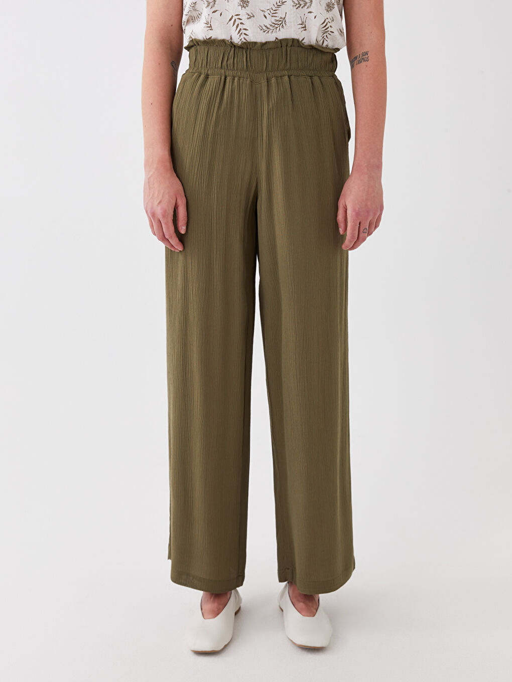 Haki Beli Lastikli Rahat Kalıp Düz Krinkle Kadın Pantolon-3