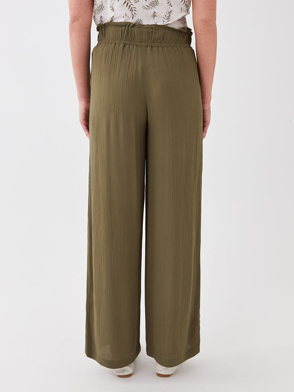 Haki Beli Lastikli Rahat Kalıp Düz Krinkle Kadın Pantolon-4