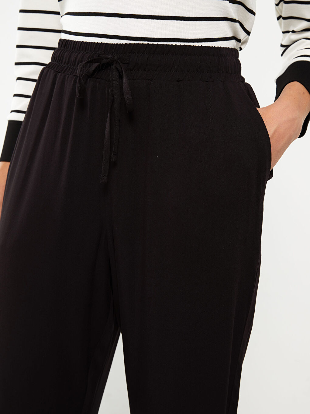 LCWAIKIKI Basic Carrot Cut Straight Gabardine Women's Trousers -S30141Z8-CVL