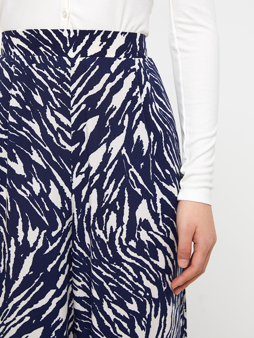 Mavi Beli Lastikli Desenli Kadın Kapri-1