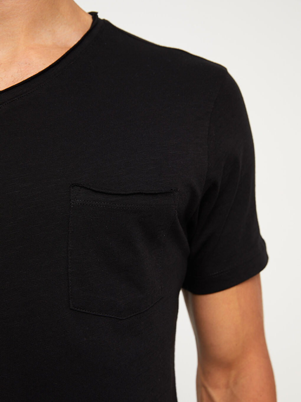 تي شيرت ياقة على شكل حرف V كم قصير جيرسي للرجال-3