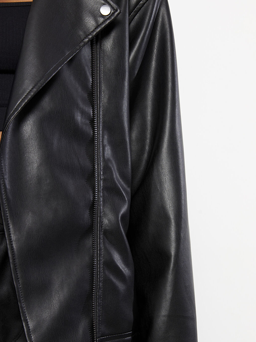 Siyah Kadın Biker Yaka Düz Deri Görünümlü Mont-3