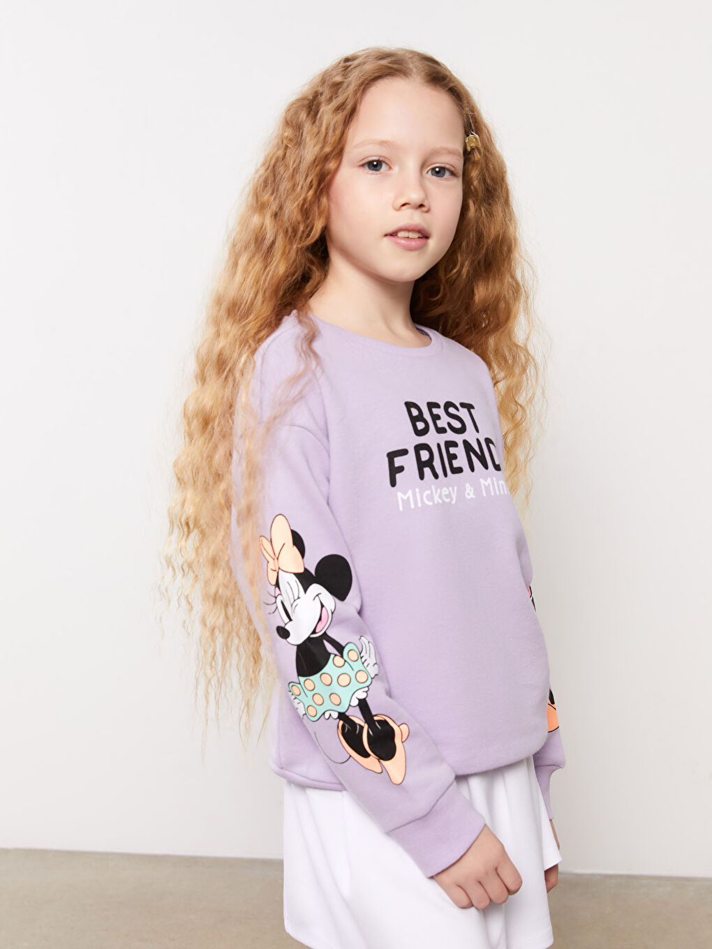 سويت شيرت كم طويل مطبوع ميكي ومايني ماوس بياقة دائرية للبنات-1