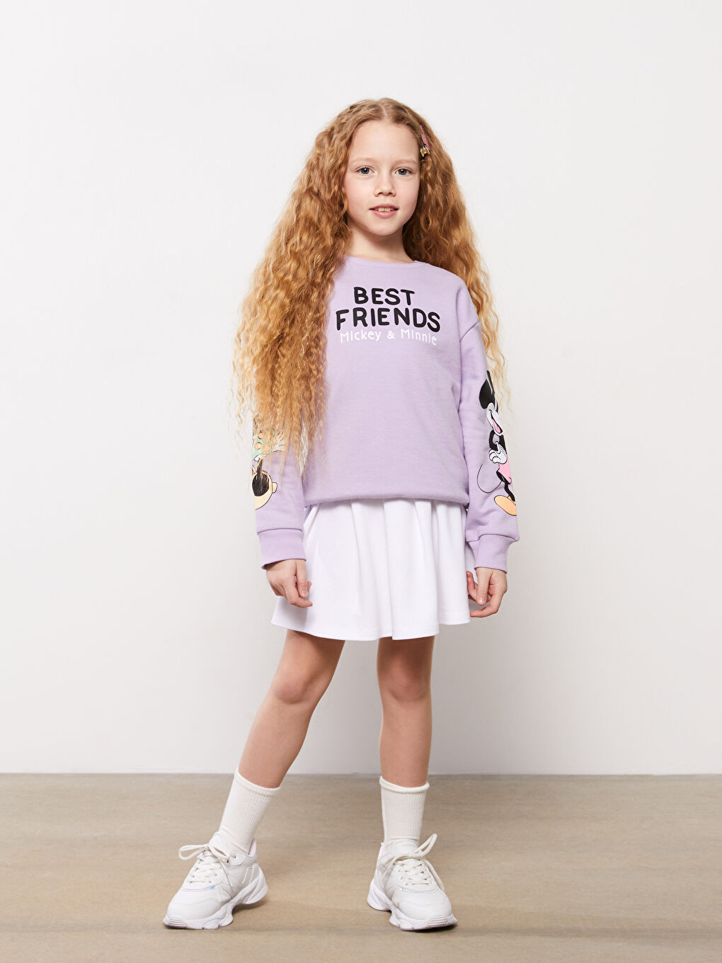 سويت شيرت كم طويل مطبوع ميكي ومايني ماوس بياقة دائرية للبنات-2