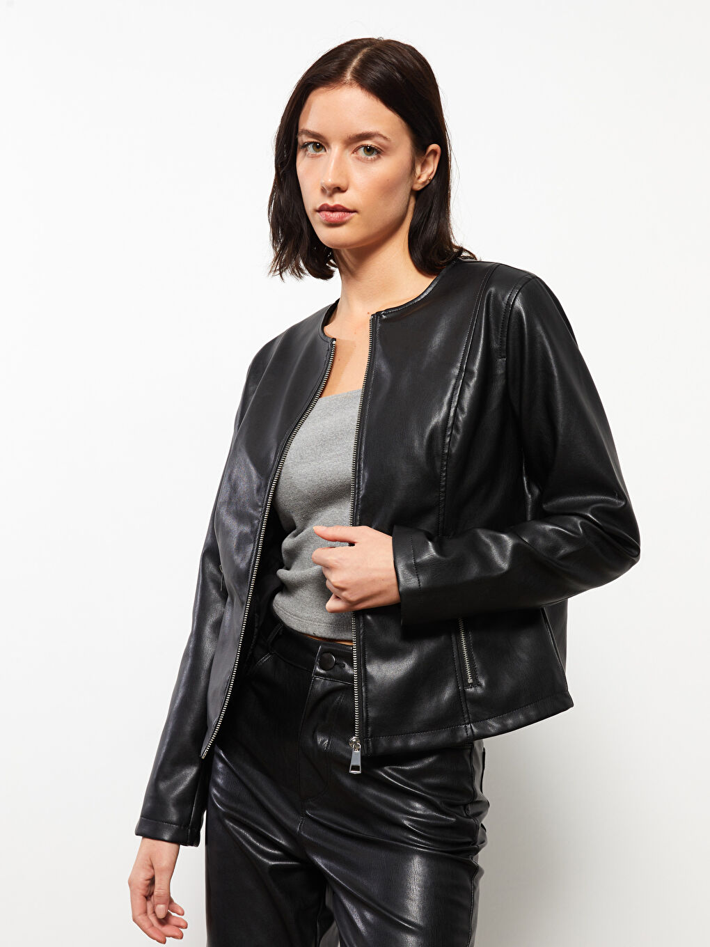 Siyah Bisiklet Yaka Kadın Deri Görünümlü Ceket-1