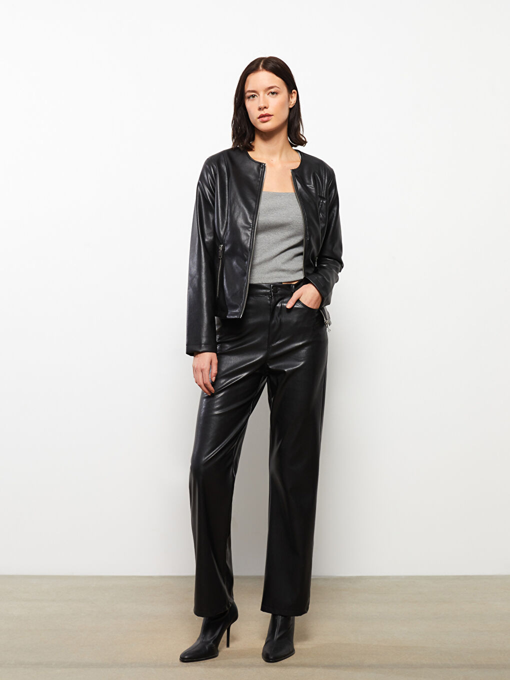 Siyah Bisiklet Yaka Kadın Deri Görünümlü Ceket-2