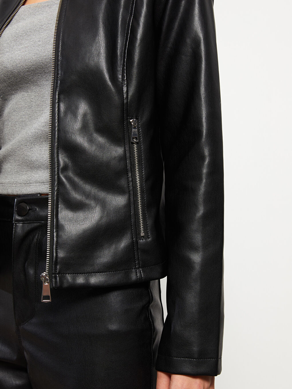 Siyah Bisiklet Yaka Kadın Deri Görünümlü Ceket-3