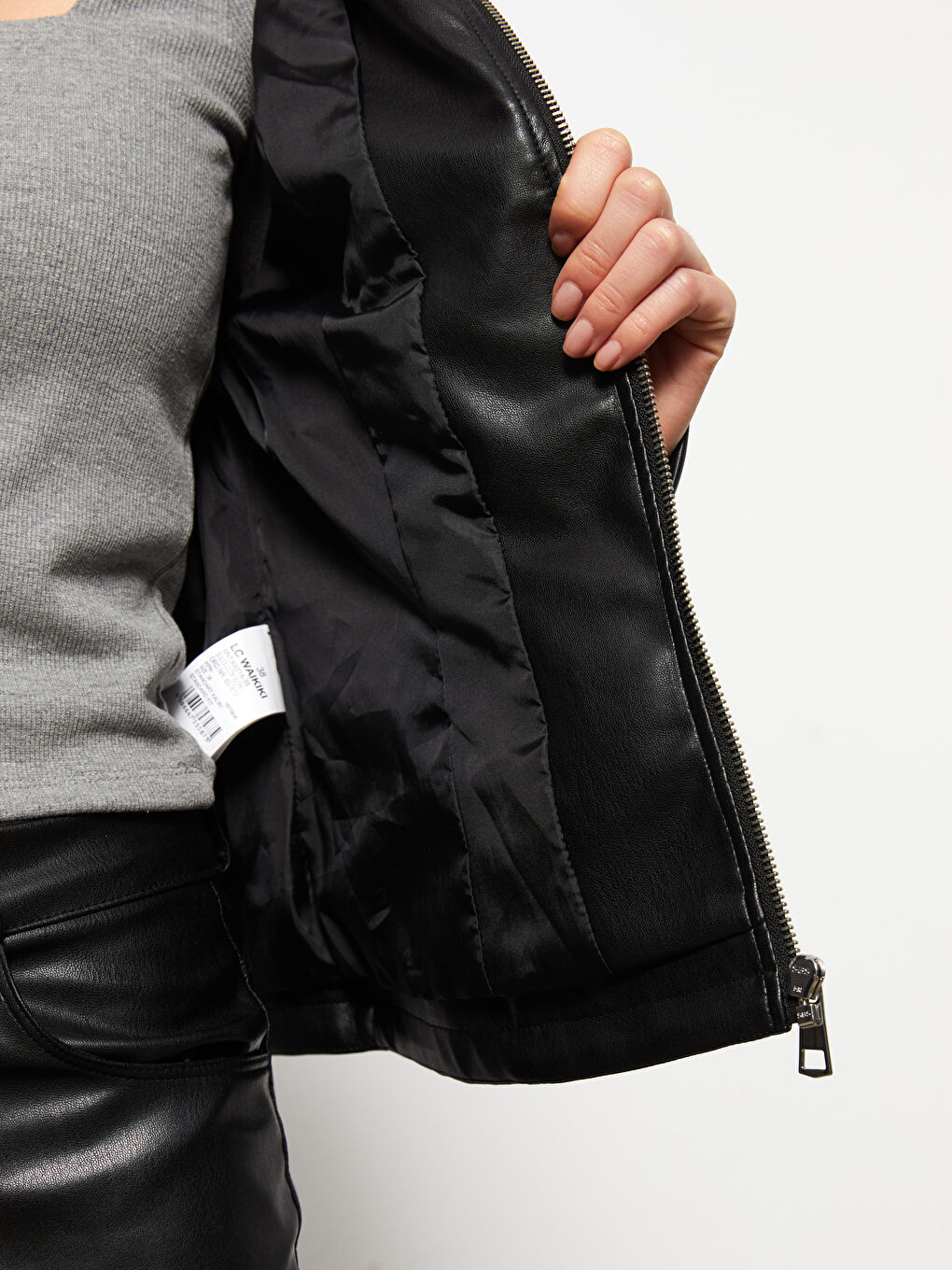 Siyah Bisiklet Yaka Kadın Deri Görünümlü Ceket-4