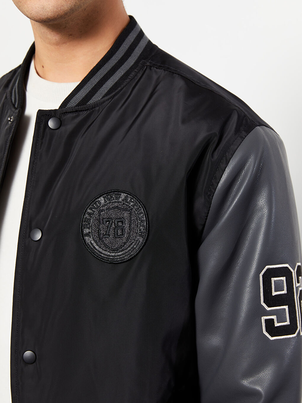 Куртка-бомбер для чоловіків зі стандартним кроєм і коміром коледж-3