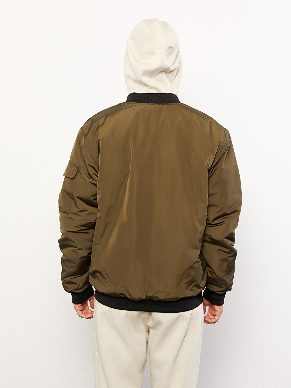 კომფორტული ჭრა კოლეჯის კოლარიანი ბომბერი მამაკაცის ქურთუკი-4