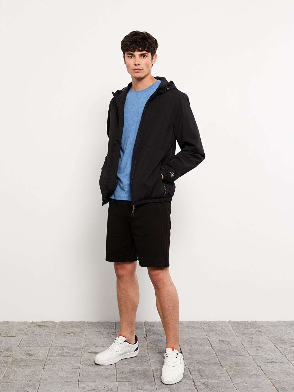 بالطو مطر بفتحة عادية بكابوش للرجال-1