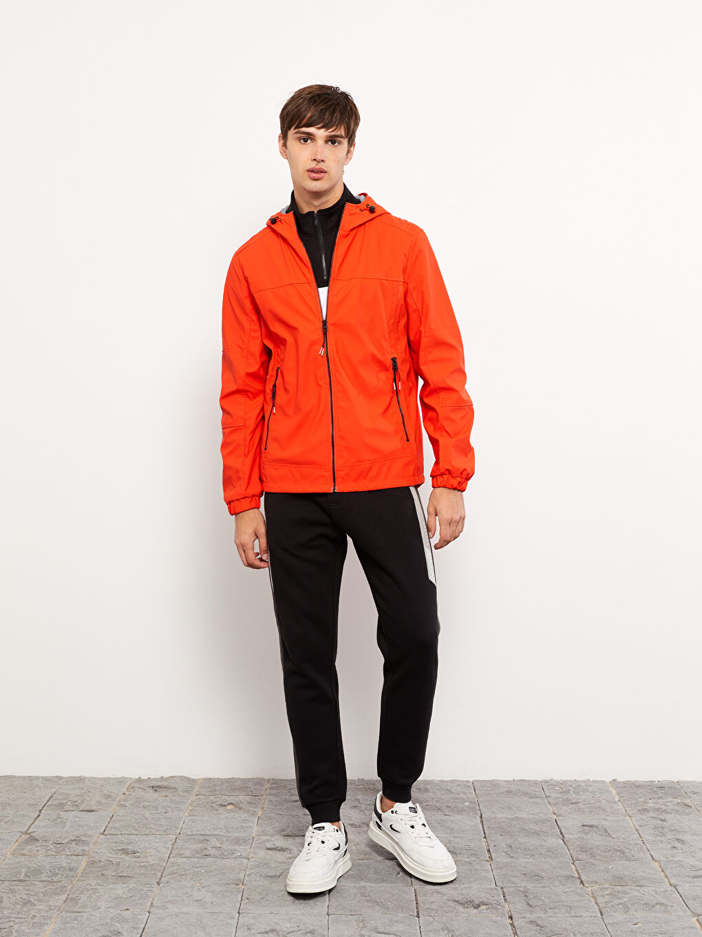 Turuncu Standart Kalıp Kapüşonlu Erkek Yağmurluk-3