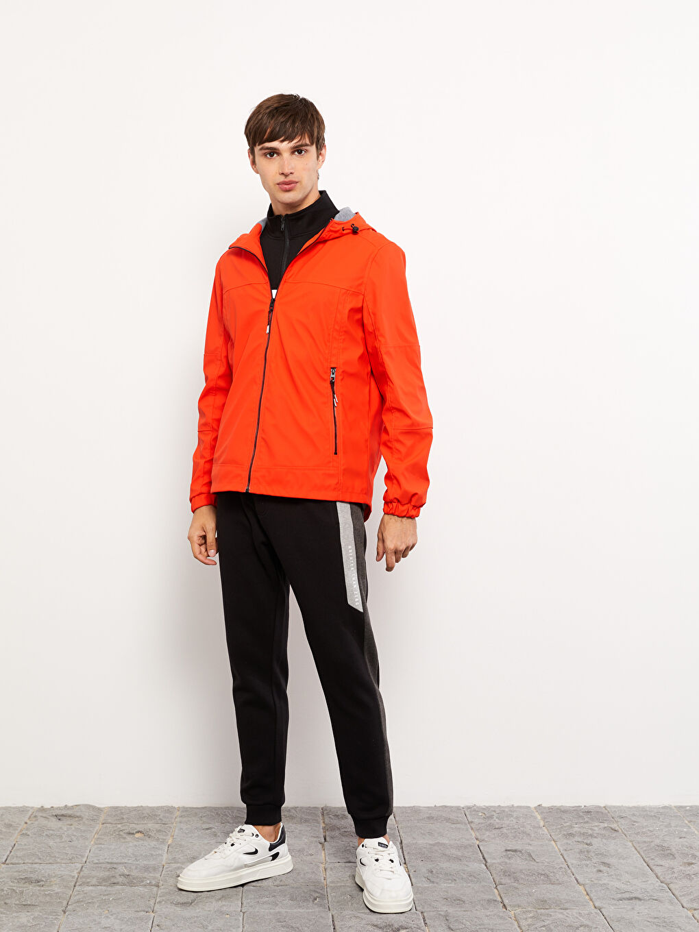 Turuncu Standart Kalıp Kapüşonlu Erkek Yağmurluk-3