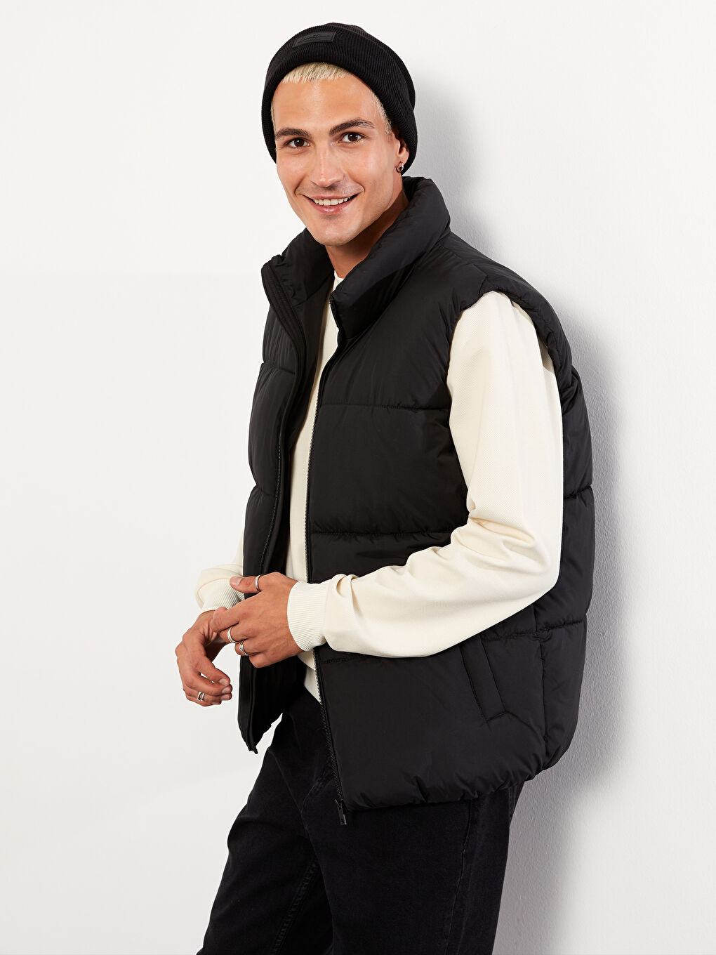 LCW Casual فيست منتفخ بياقة قمع للرجال بمقاس عادي -S30334Z8-CVL