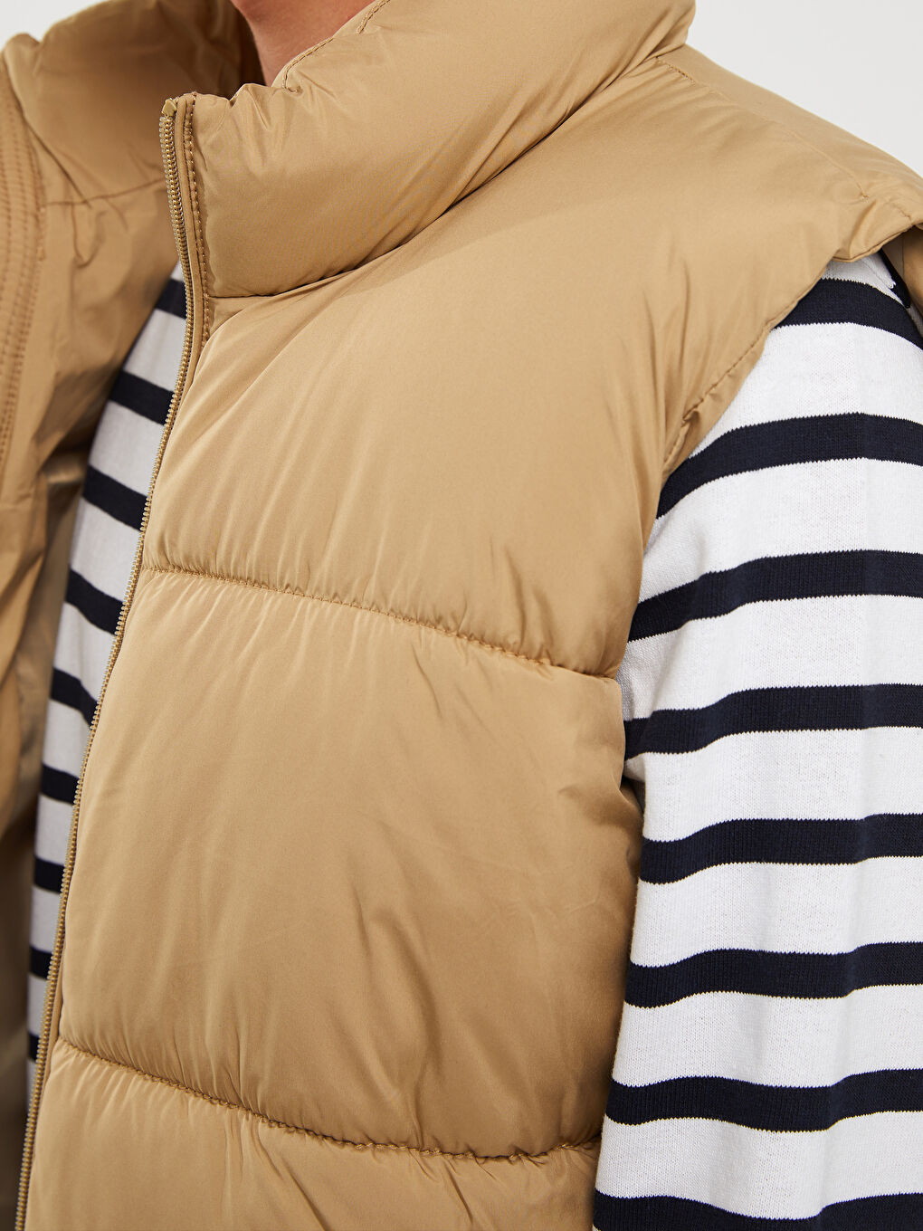 LCW Casual Standard Fit Funnel Neck Men's Puffer Gilet -S30334Z8-K5W