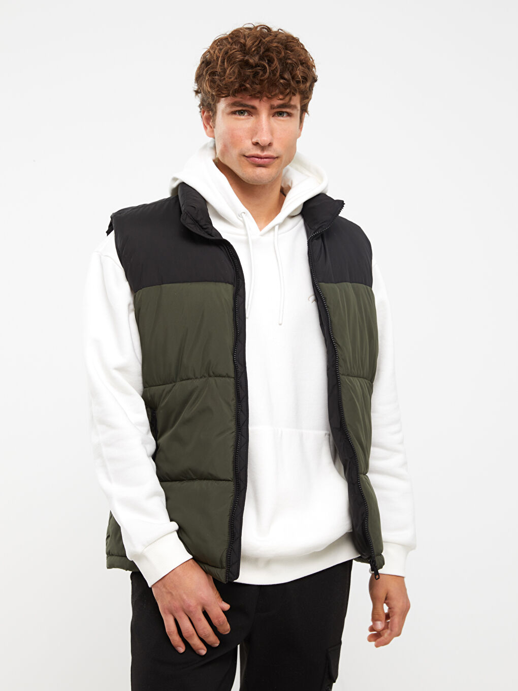 Standard Fit Funnel Neck Men's Puffer Gilet