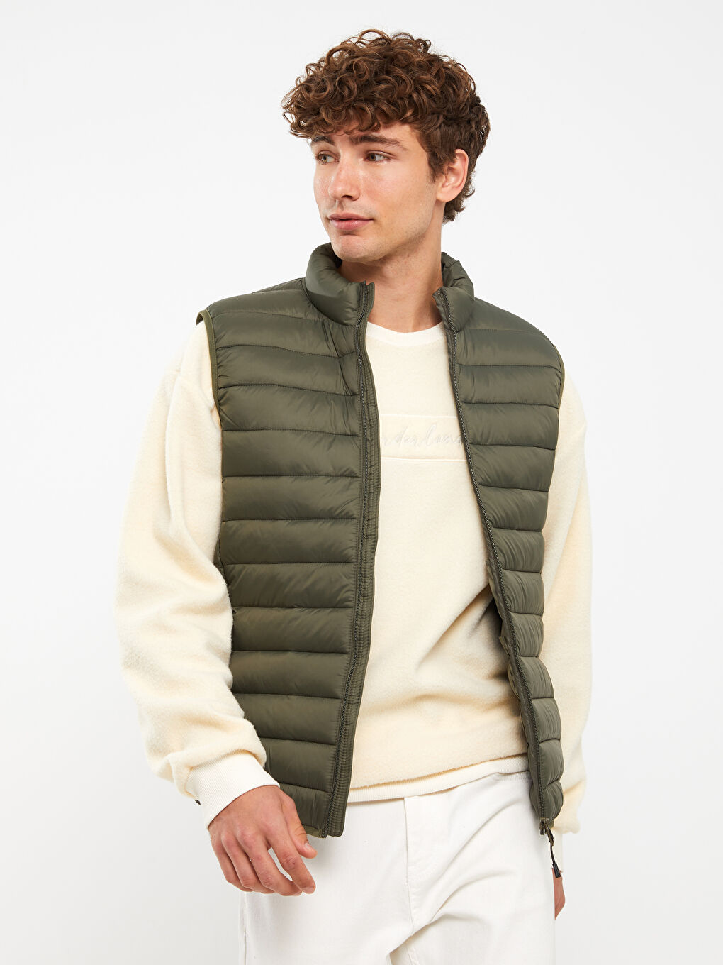 فيست منتفخ بياقة قمع رفيع للرجال