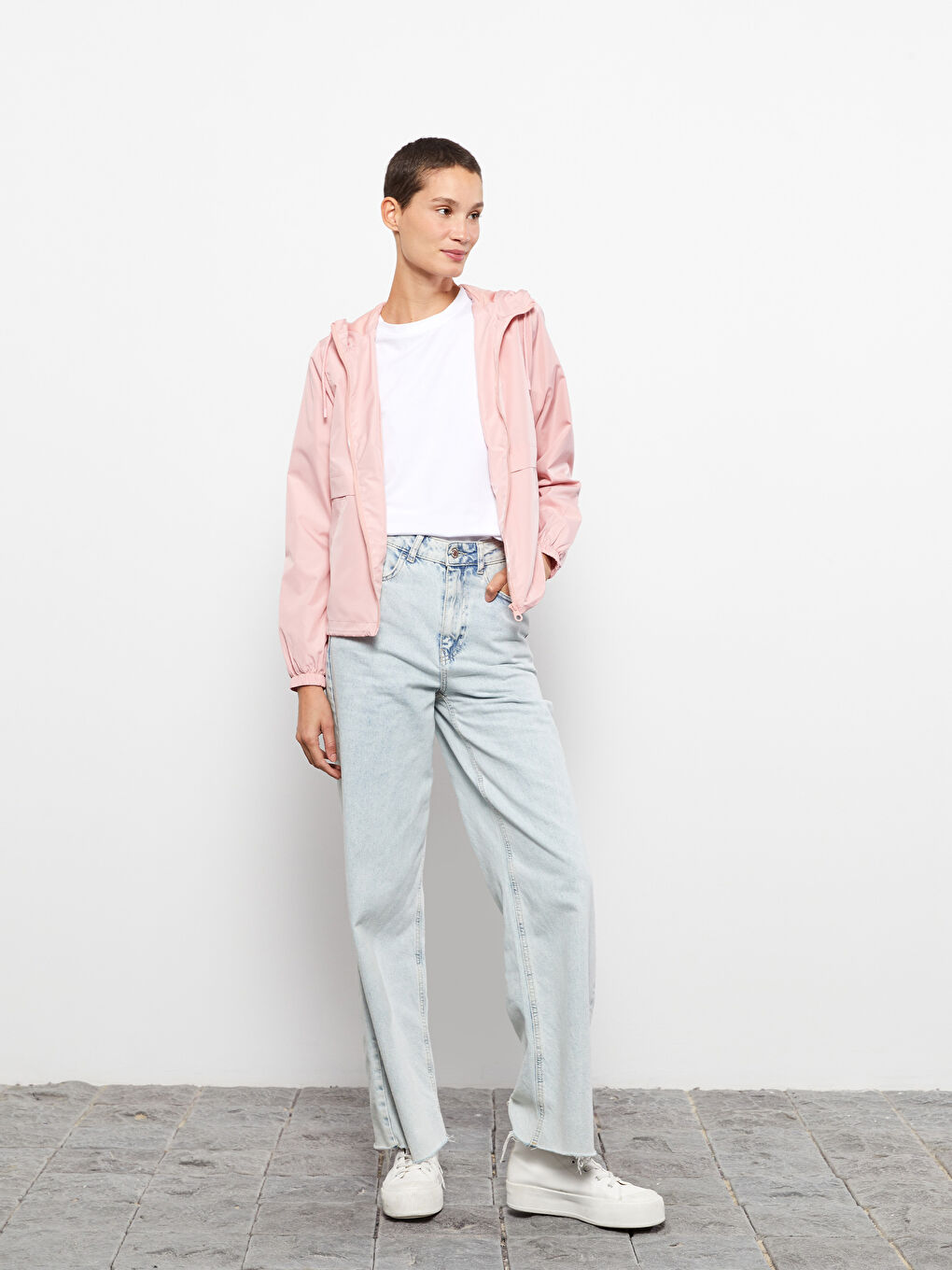 Pembe Kapüşonlu Kadın Yağmurluk-2