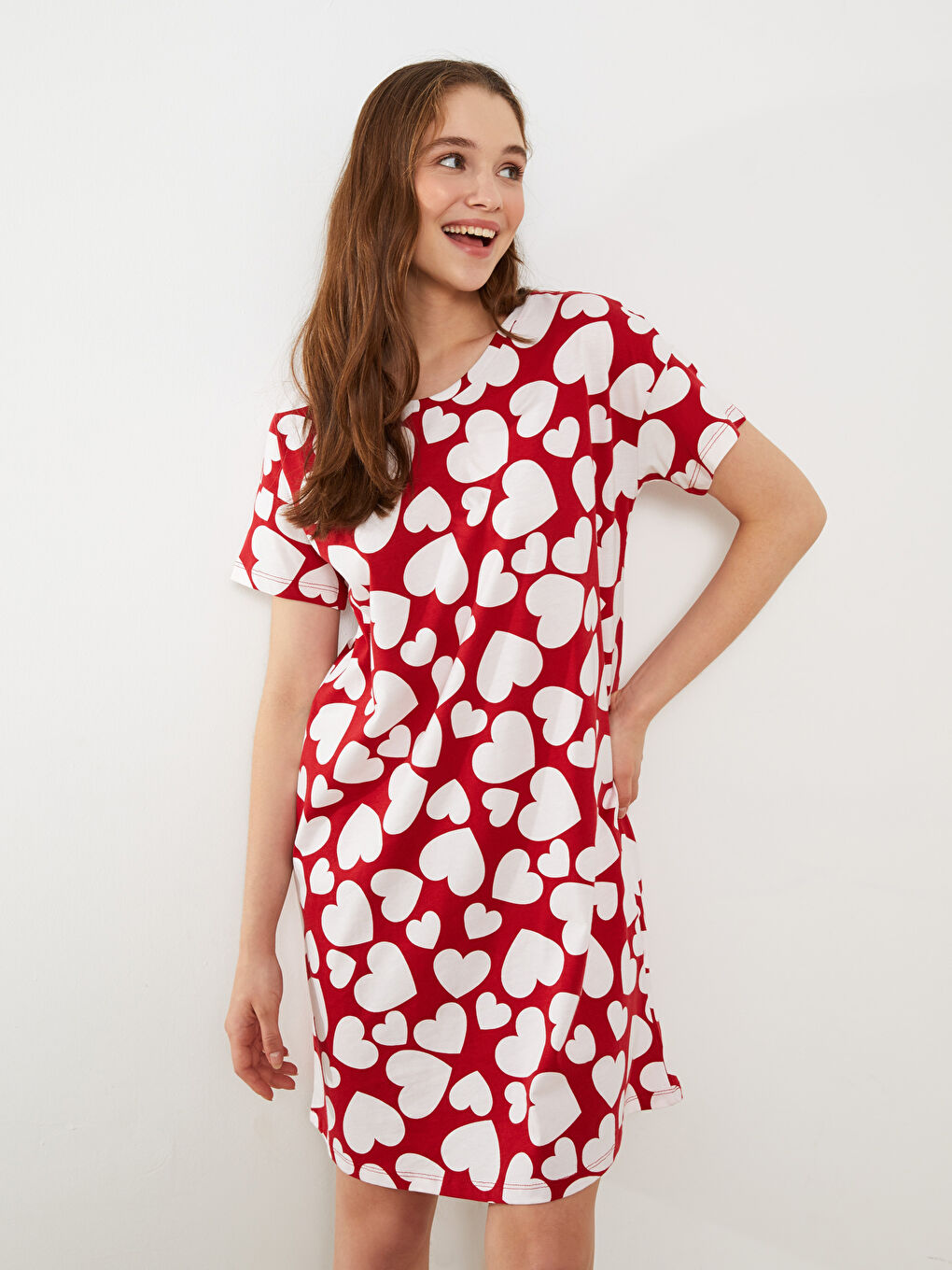 قميص نوم بياقة دائرية منقوش كم قصير للسيدات-2