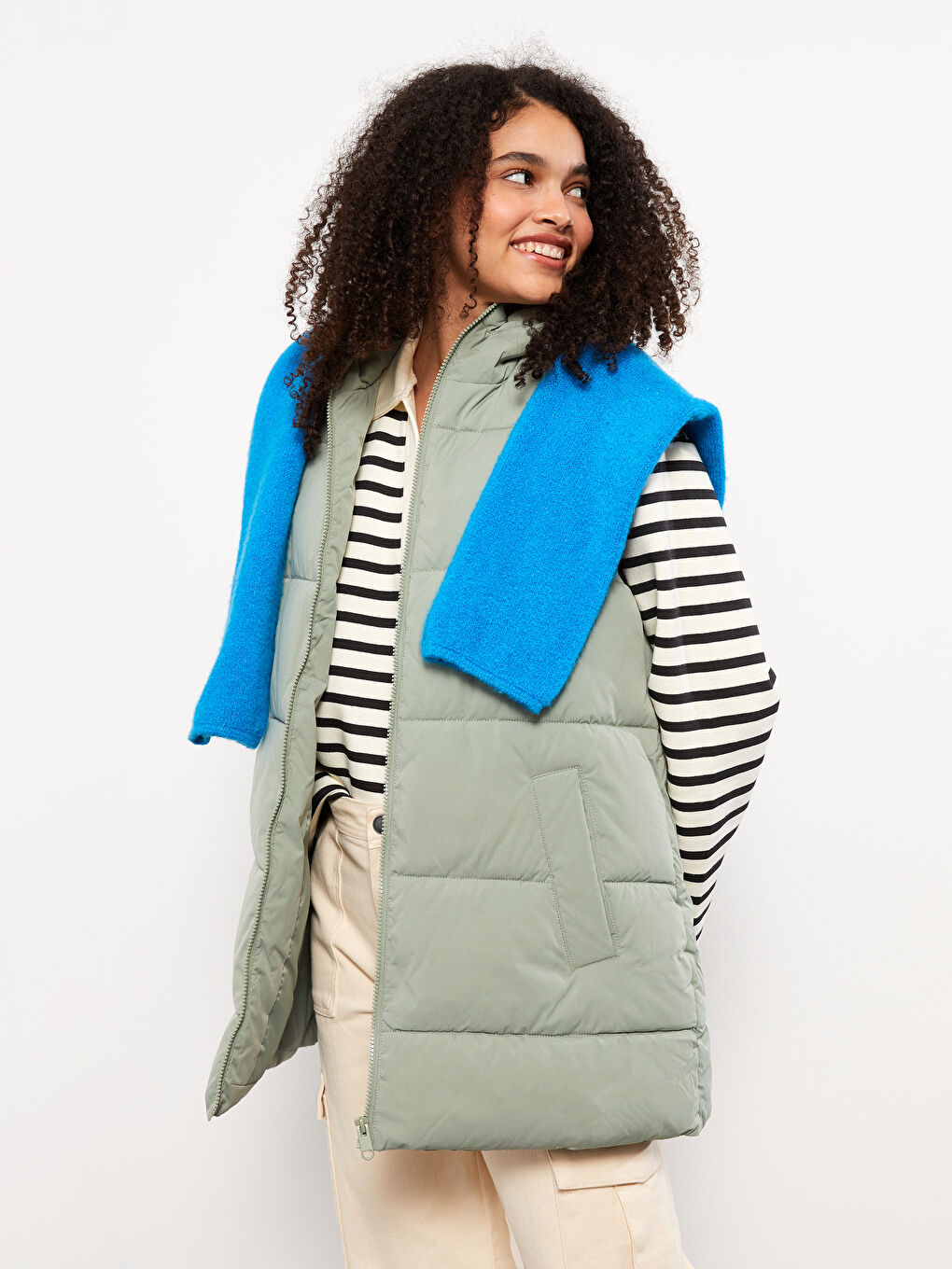 Vestă matlasată simplă cu glugă pentru femei-1