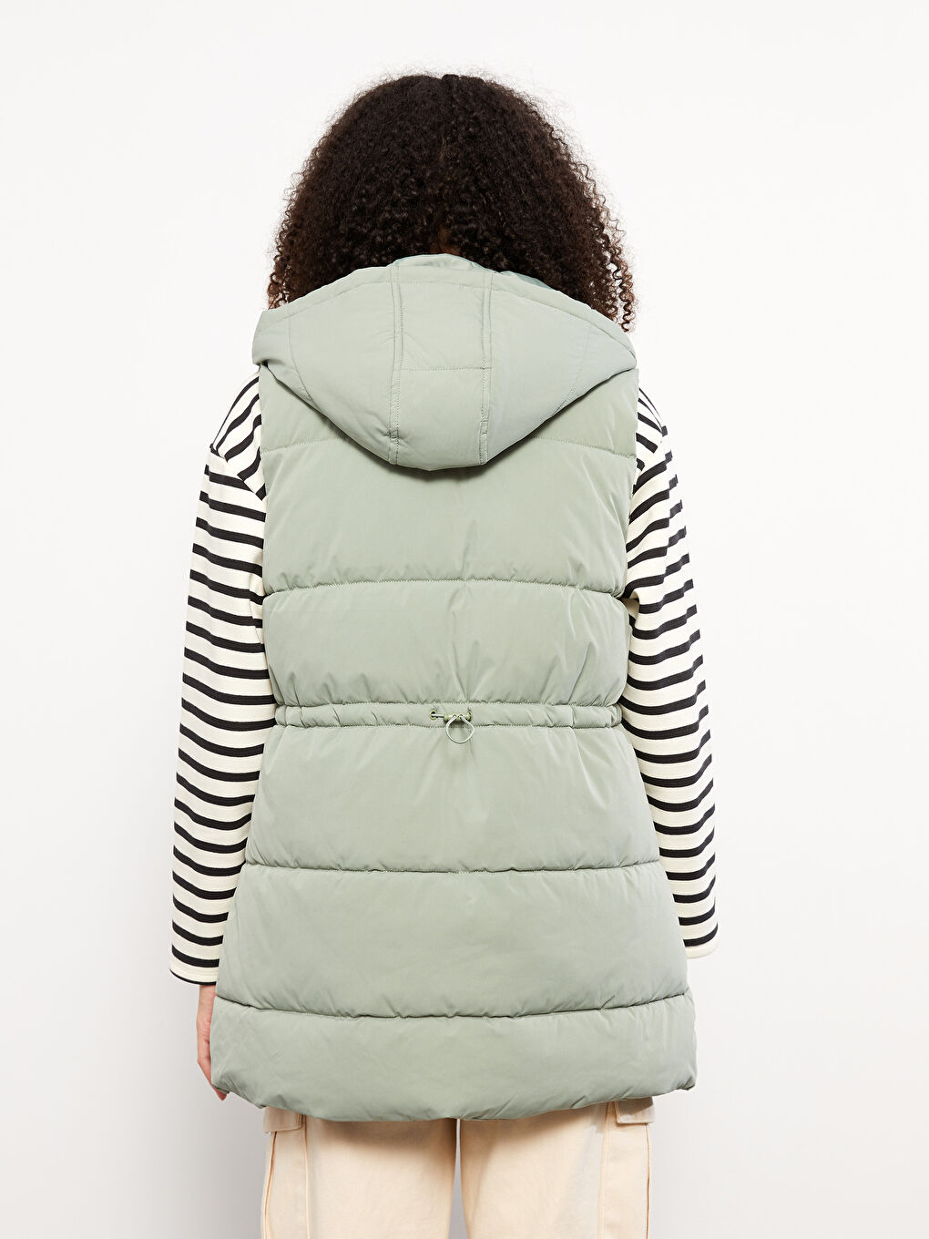 Vestă matlasată simplă cu glugă pentru femei-4