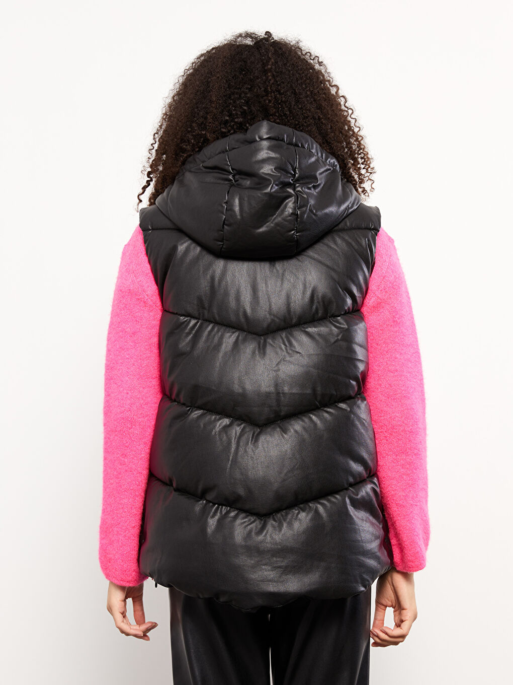 әйелдерге арналған капюшонды өрнексіз жасанды былғары пуховик жилет-5