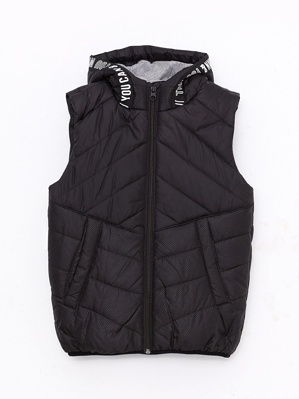 Siyah Kapüşonlu Baskılı Erkek Çocuk Şişme Yelek