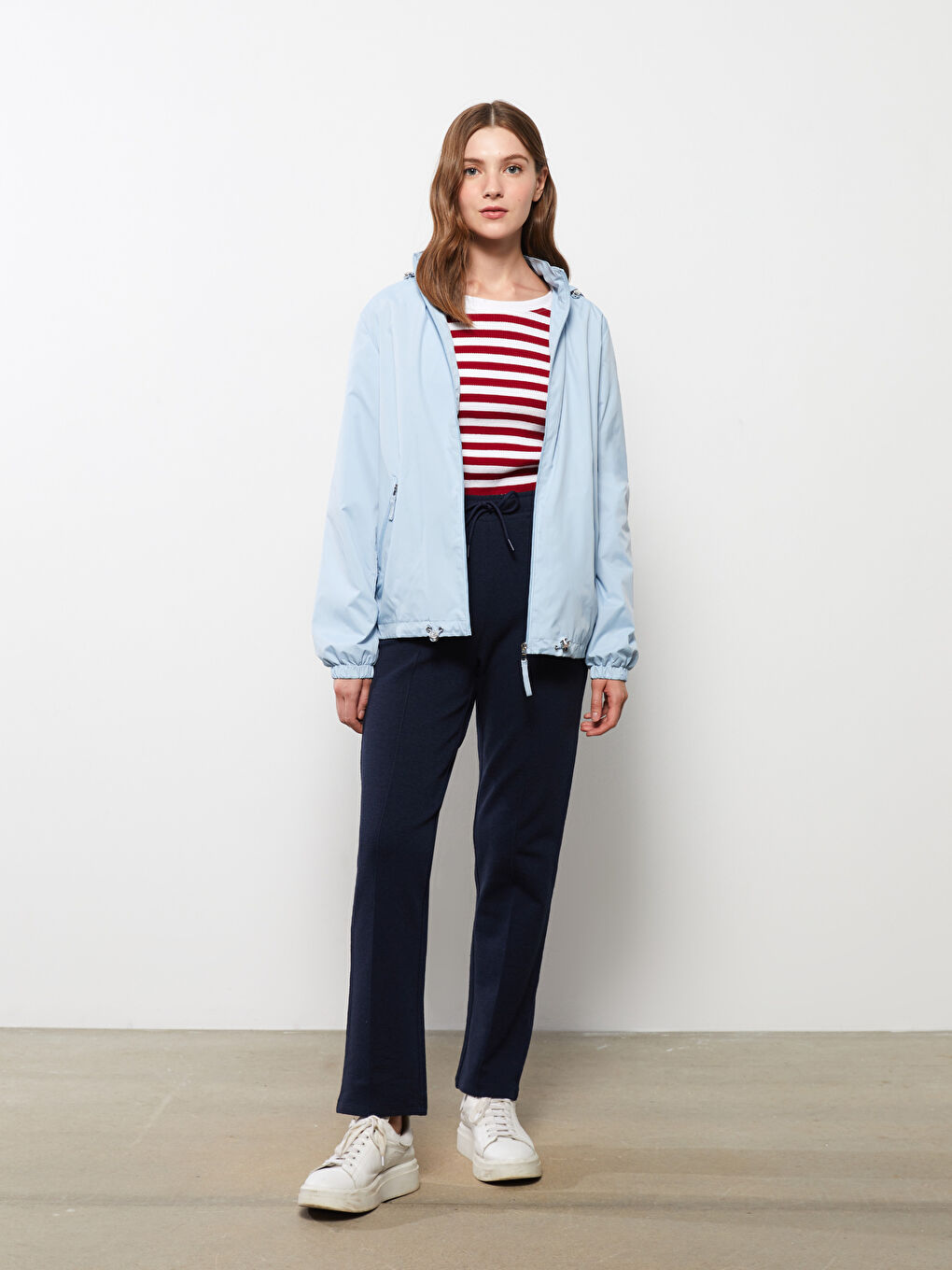 Әйелдерге арналған капюшонды өрнексіз жаңбырға арналған күрте-2