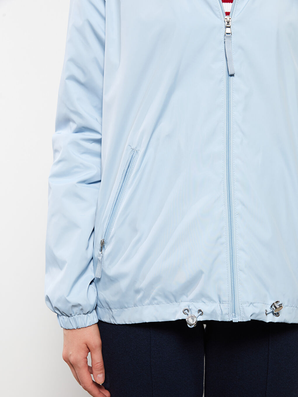 Әйелдерге арналған капюшонды өрнексіз жаңбырға арналған күрте-3