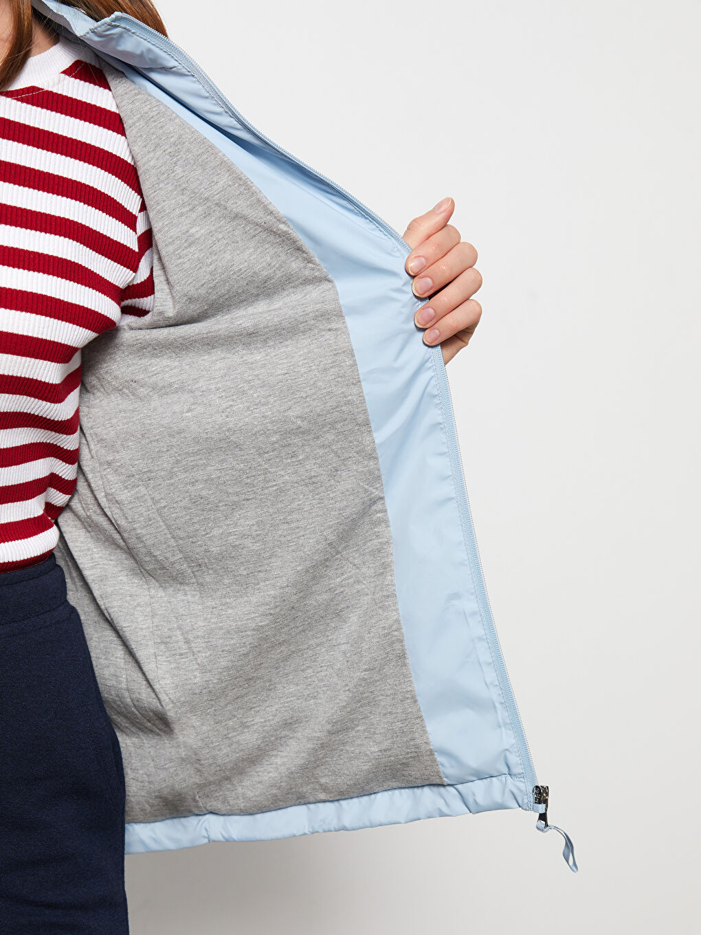 Әйелдерге арналған капюшонды өрнексіз жаңбырға арналған күрте-4