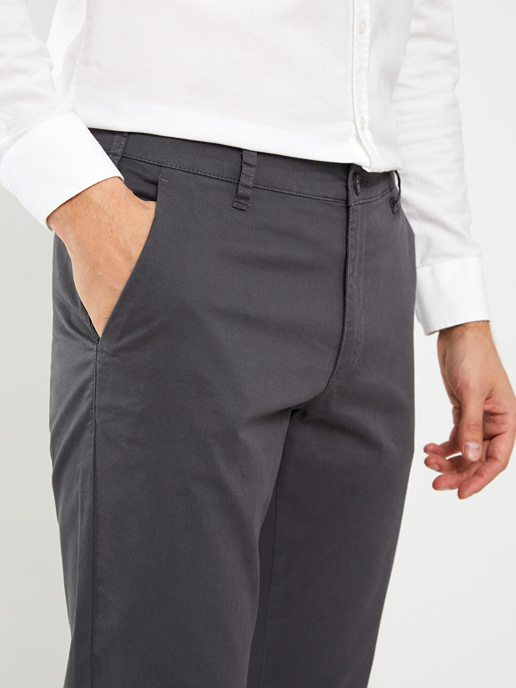 LCWAIKIKI Classic Antrasit Standart Kalıp Gabardin Erkek Chino Pantolon - 3