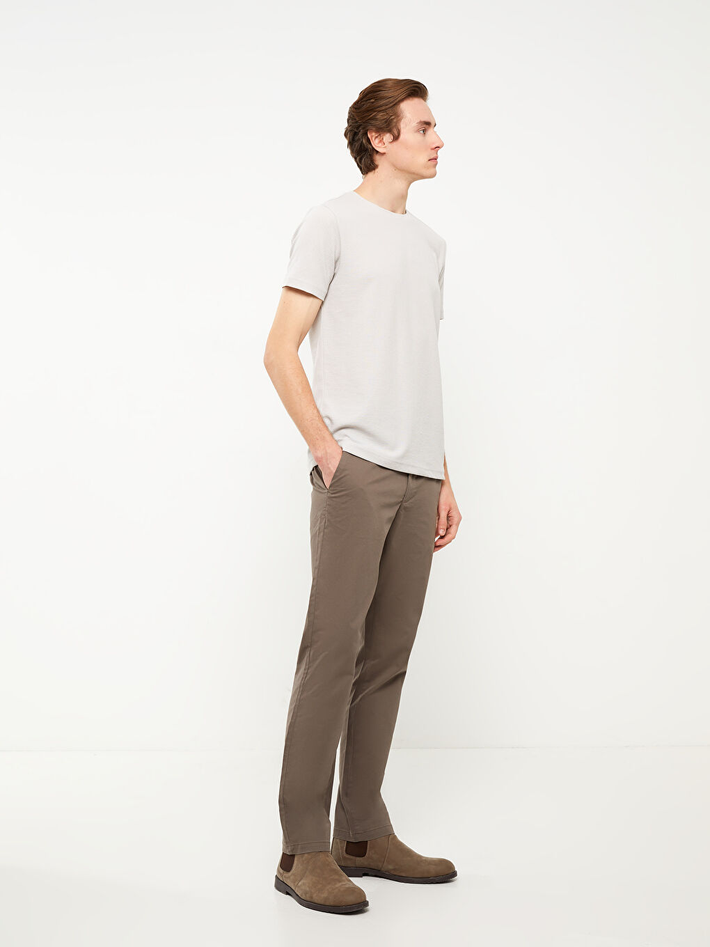 LCWAIKIKI Classic Kahverengi Standart Kalıp Gabardin Erkek Chino Pantolon - 1