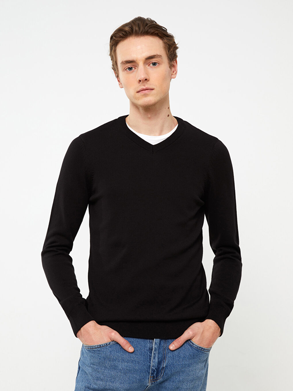 سترة تريكو بياقة على شكل حرف V وكم طويل للرجال