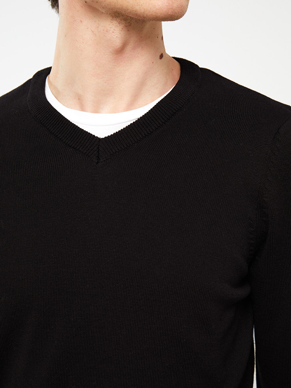 سترة تريكو بياقة على شكل حرف V وكم طويل للرجال-3