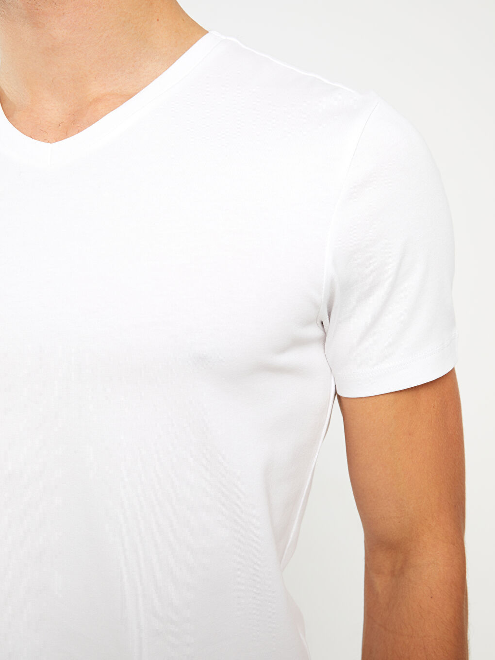 تي شيرت ياقة على شكل حرف V كم قصير جيرسي للرجال-3