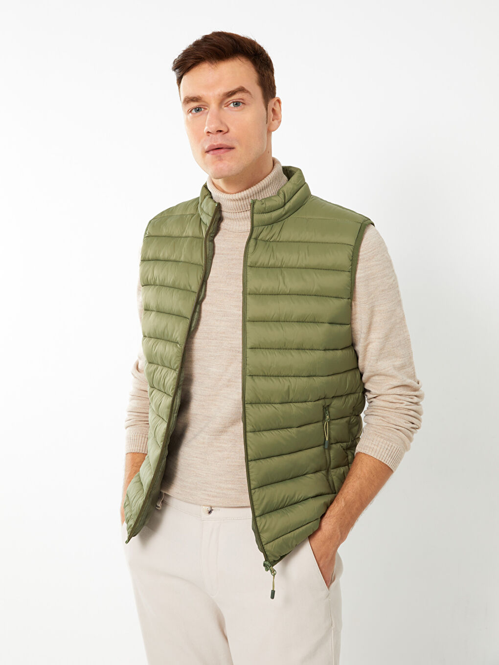 Vestă Matlasată Pentru Bărbați Cu Guler Tip Pâlnie Și Croială Standard