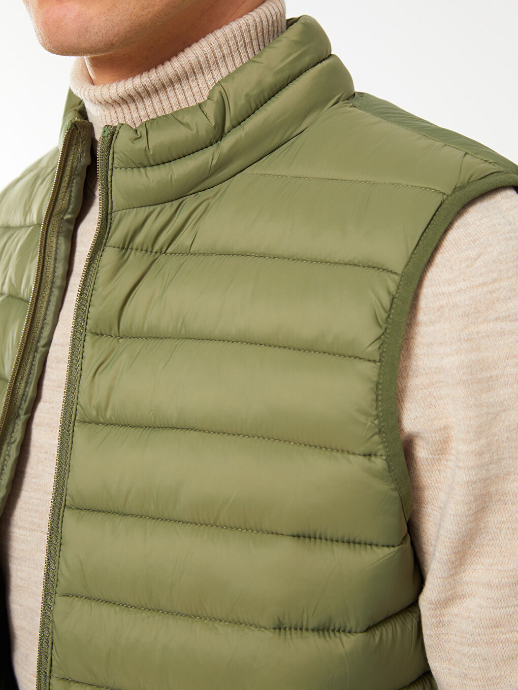 Vestă Matlasată Pentru Bărbați Cu Guler Tip Pâlnie Și Croială Standard-2