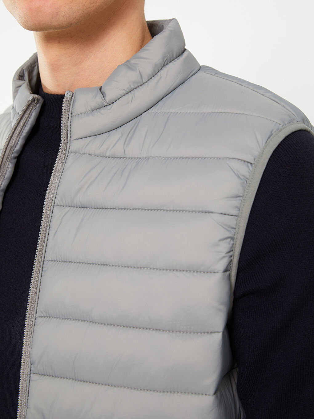 Vestă Matlasată Pentru Bărbați Cu Guler Tip Pâlnie Și Croială Standard-2