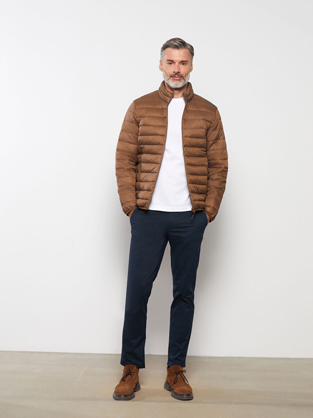 Мужской пуховик стандартного кроя с воротником-трубой-1