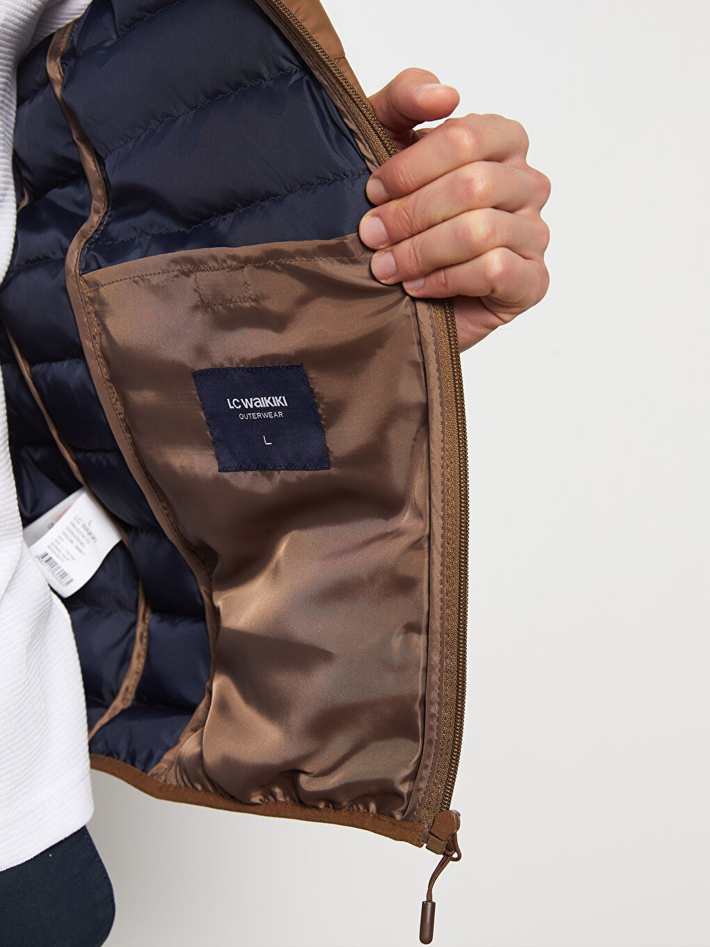 Мужской пуховик стандартного кроя с воротником-трубой-2