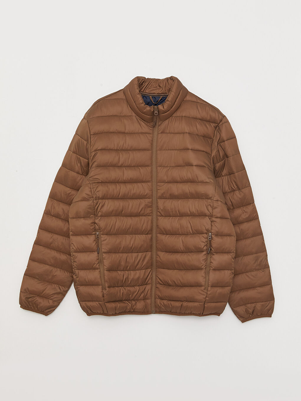 Мужской пуховик стандартного кроя с воротником-трубой-5