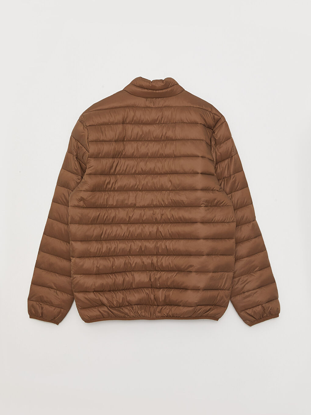 Мужской пуховик стандартного кроя с воротником-трубой-6