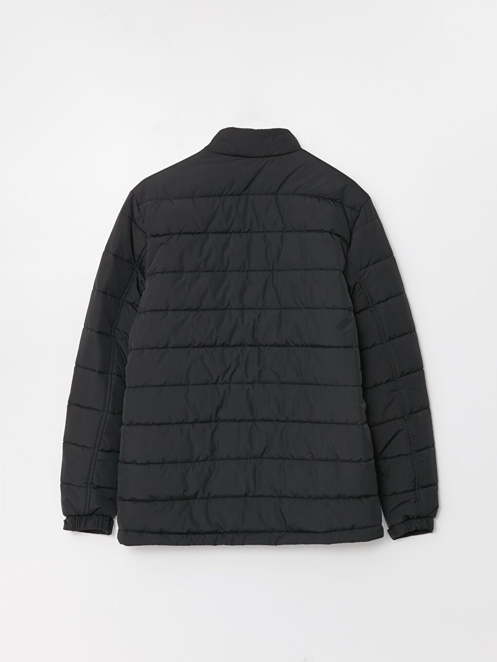 Мужской пуховик стандартного кроя с воротником-трубой-6