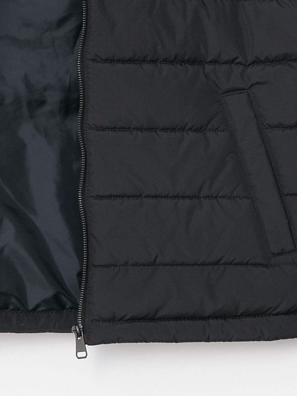 Мужской пуховик стандартного кроя с воротником-трубой-7